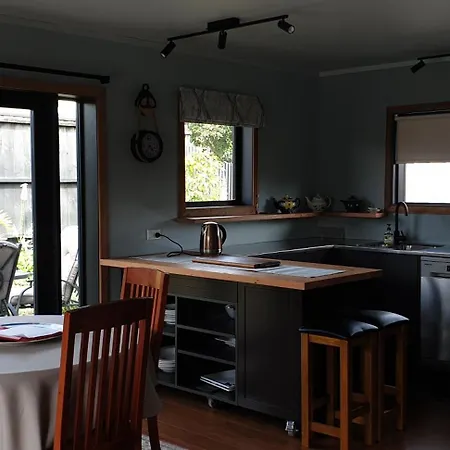 Warm & Welcome On Whiteley New Plymouth Room photo