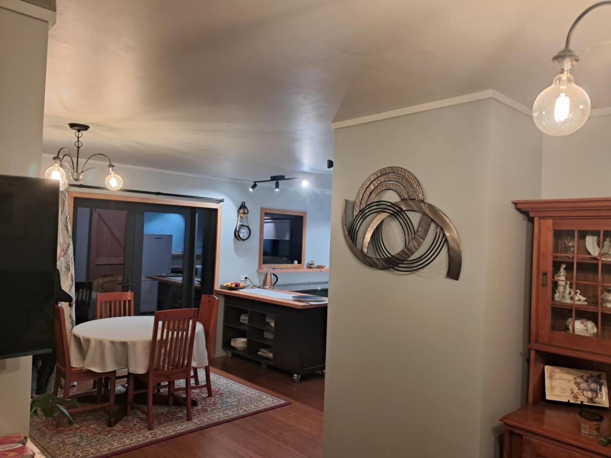 Warm & Welcome On Whiteley Holiday home